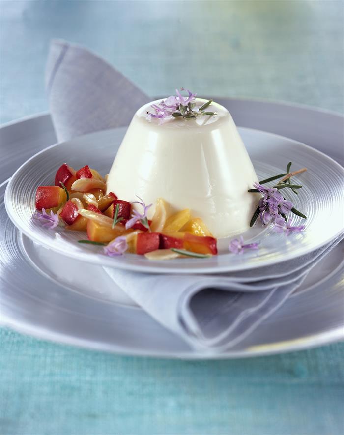 Panna Cotta alla Pesca e Rosmarino