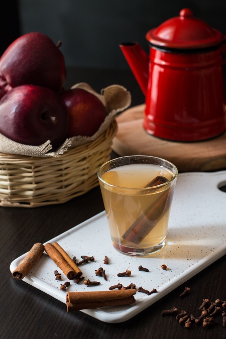 Tisana autunnale alla mela, cannella e zenzero