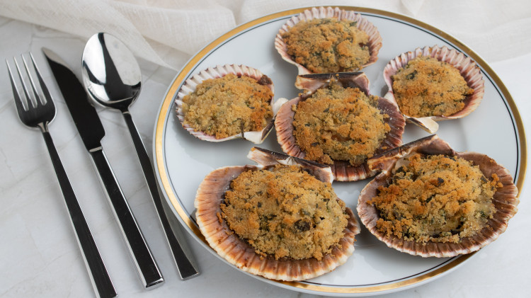 Capesante Gratinate al Prosecco e Pangrattato Aromatico