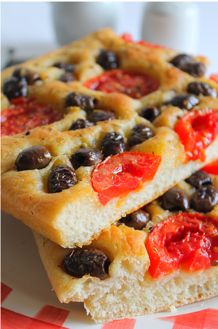 Focaccia con olive e origano
