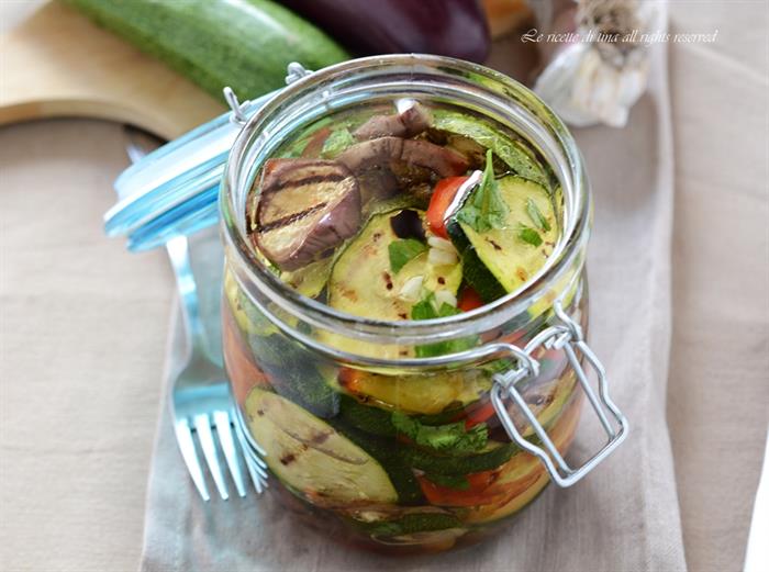 Melanzane, zucchine e peperoni sott’olio