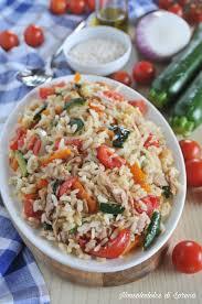 Insalata di Riso Estiva con Tonno e Verdure Croccanti