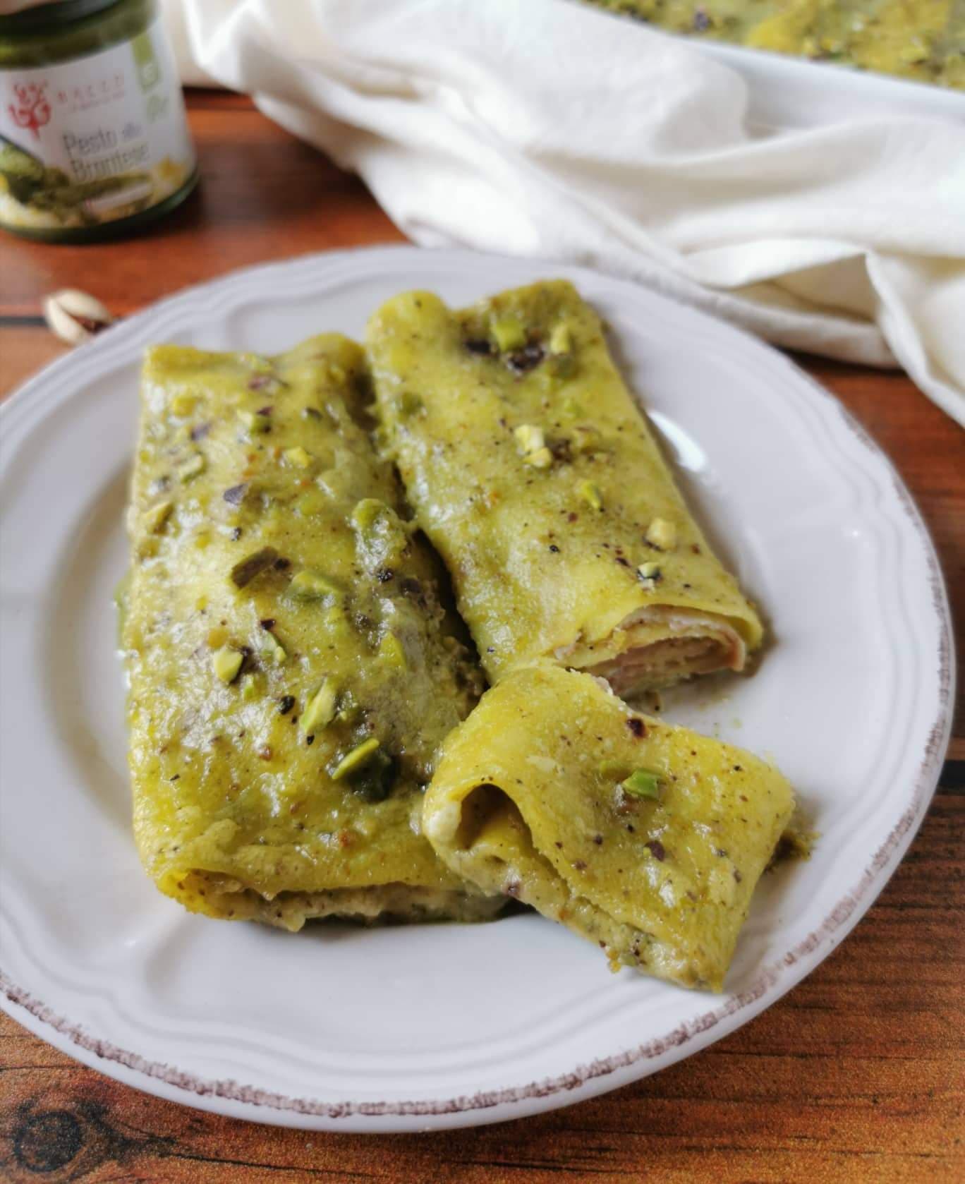 Cannelloni al pistacchio, ricotta di bufala, provola e morta