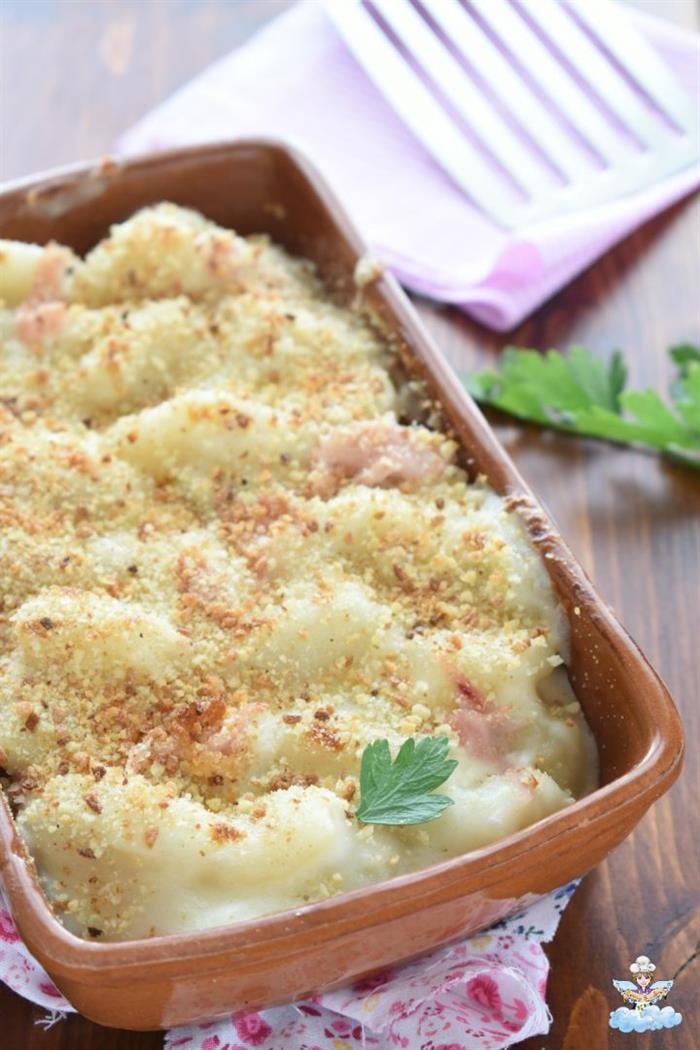 Crespelle al Forno con Besciamella e Prosciutto Cotto