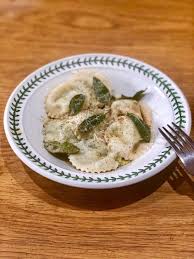 ravioli ricotta e spinaci al burro e salvia 🌿