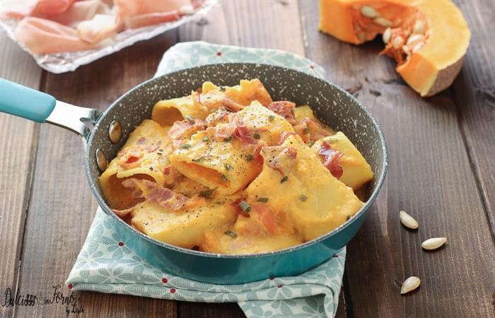 Pasta cremosa con zucca, speck e provola