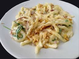 Strozzapreti porri, speck, chiodi di garofano e panna