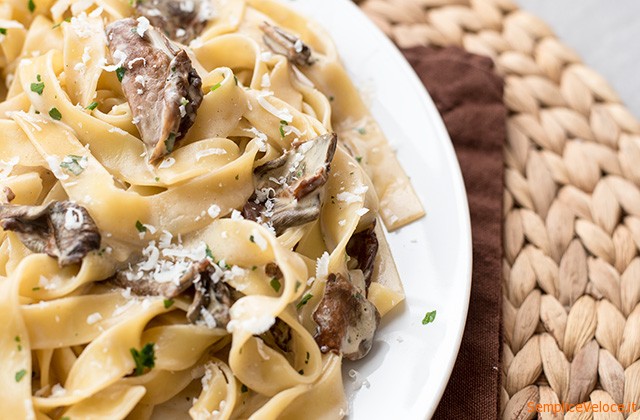 Tagliatelle ai funghi e panna