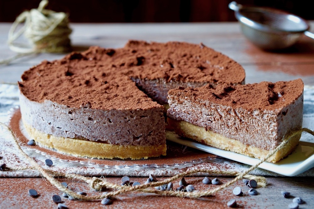 Torta fredda al cioccolato e biscotti (senza cottura)