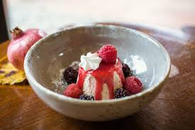 Panna cotta alla vaniglia con salsa ai frutti di bosco