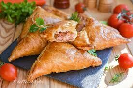 Triangolini di sfoglia al prosciutto e formaggio