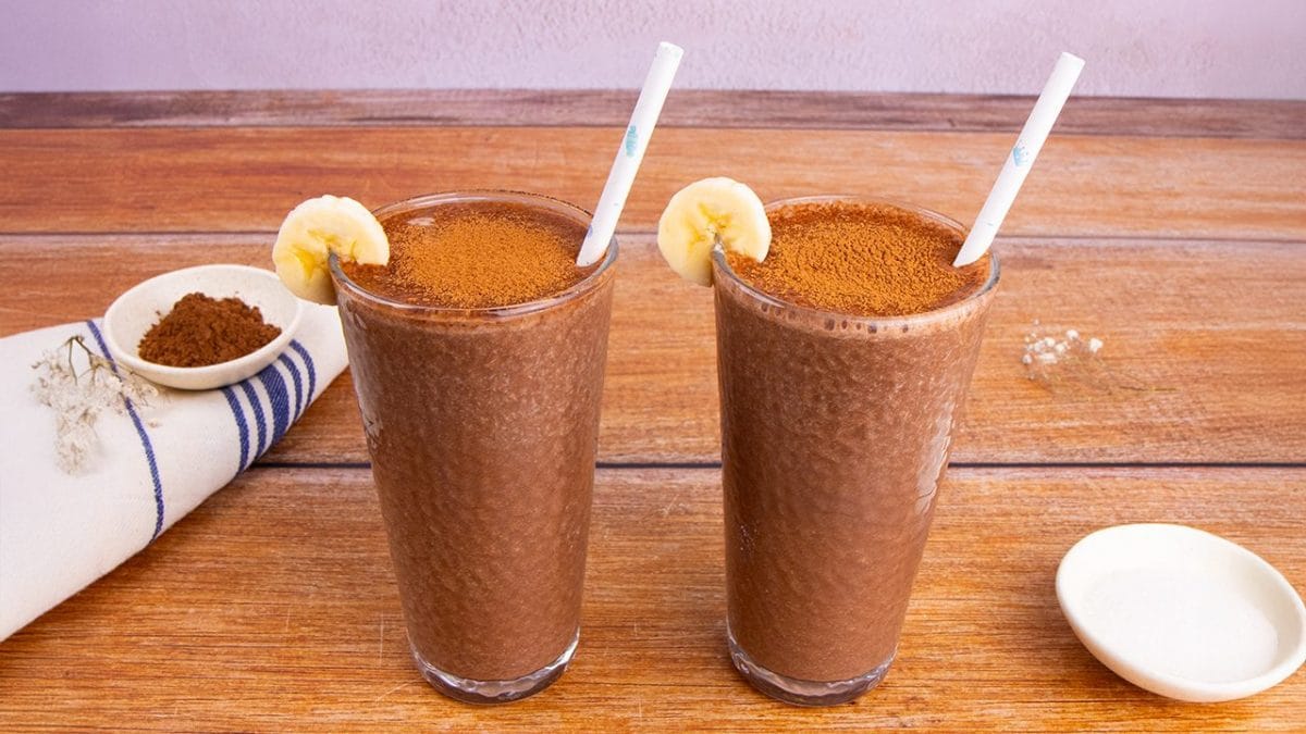 Bevanda cremosa alla banana, cacao e cannella