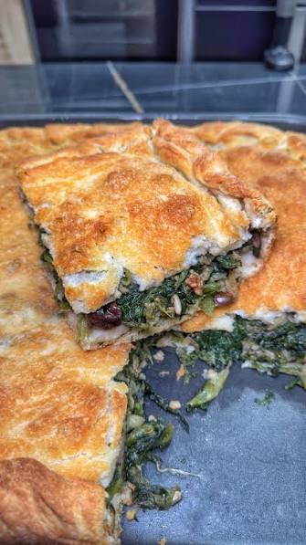 Pane con scarole alla napoletana