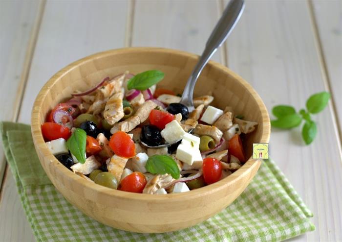 insalatona di pollo con feta