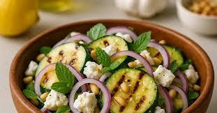 Insalata estiva di zucchine grigliate, feta e limone