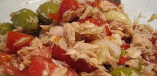 Insalatona calabrese con tonno, cipolla rossa e ’nduja