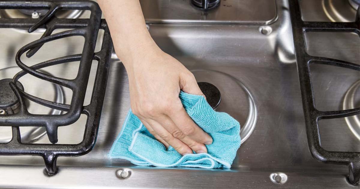 Come rimuovere lo sporco dal fornello senza prodotti chimici